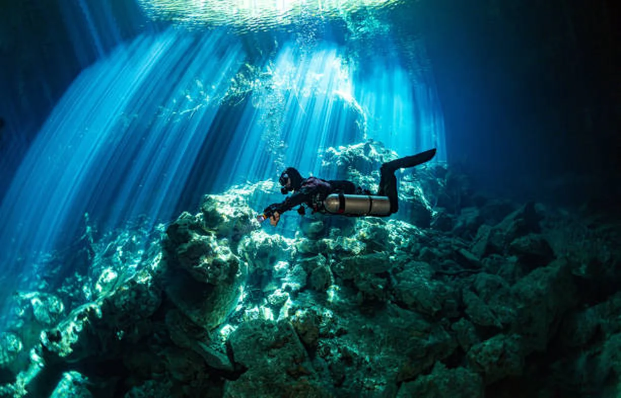 Diver operating below the surface — TrackDyne working environment